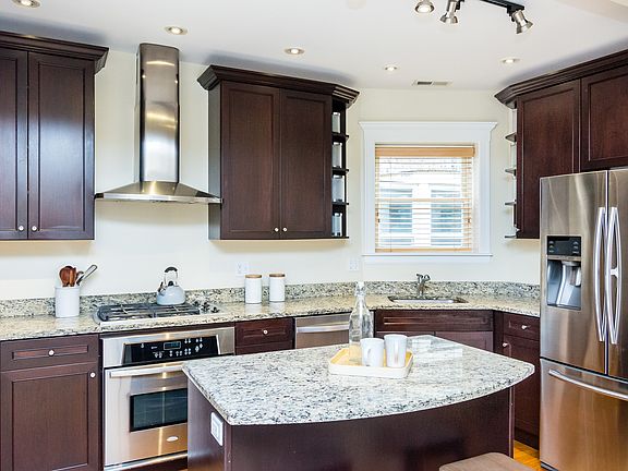 5th image of 1725 W Bryn Mawr Ave #3S