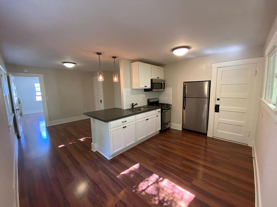 2nd image of 1826 1/2 Loma St APT 2