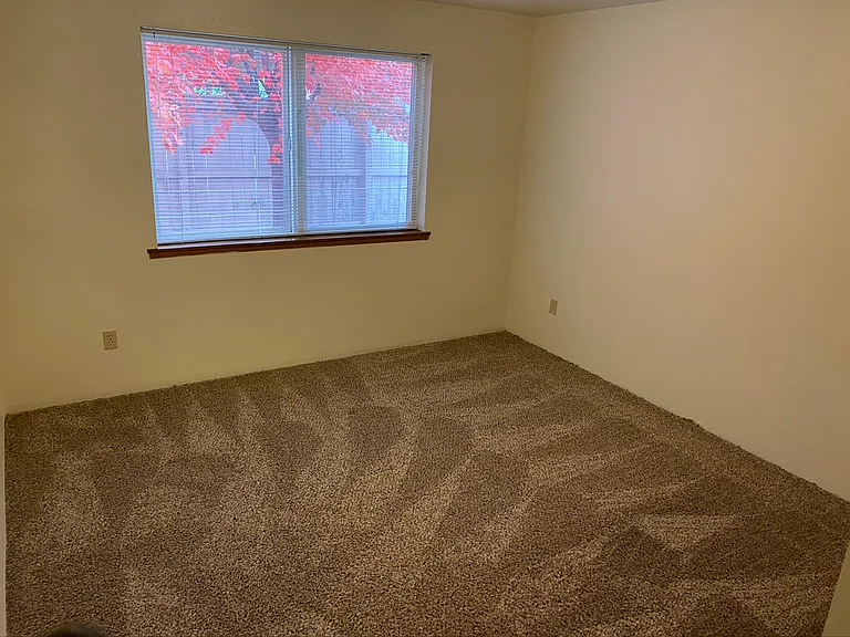1100 N Alder St — Photo 12