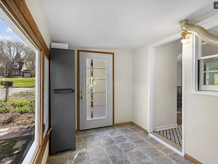 326 S Midvale Blvd — Photo 23