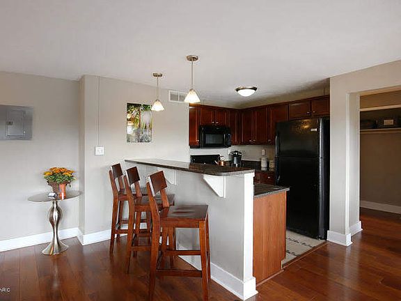 2nd image of 505 Cherry St SE APT 309