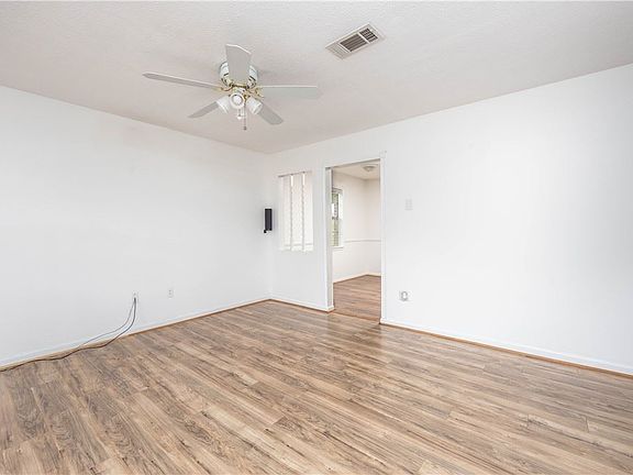 3rd image of 907 Veterans Pkwy