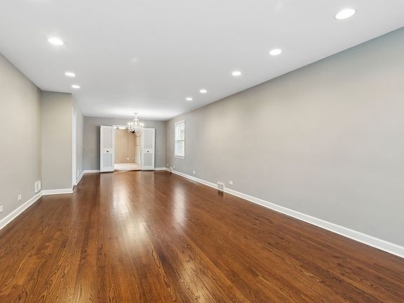 4th image of 3139 W Jarvis Ave