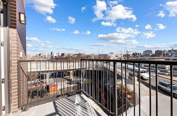 Rented by REAL New York | media 24