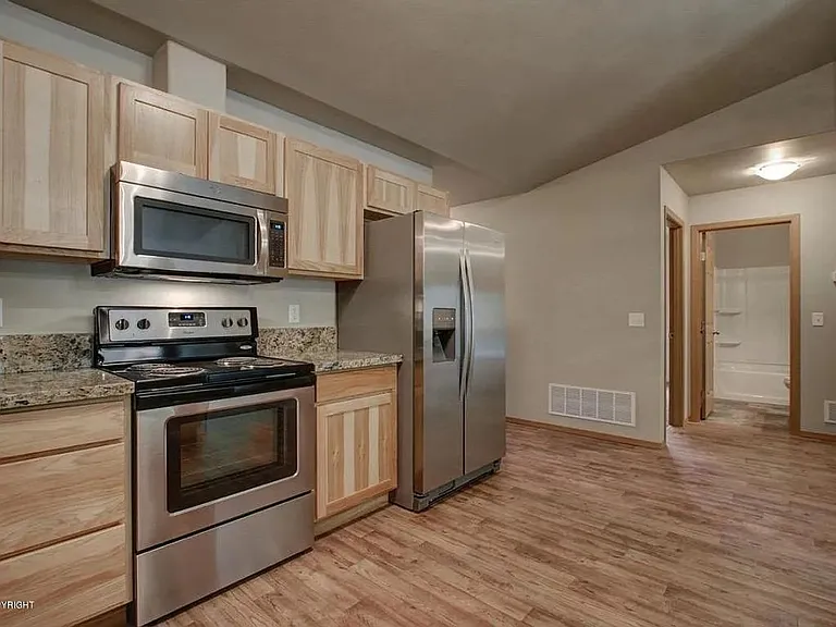 1121 E Dellwood St — Photo 6