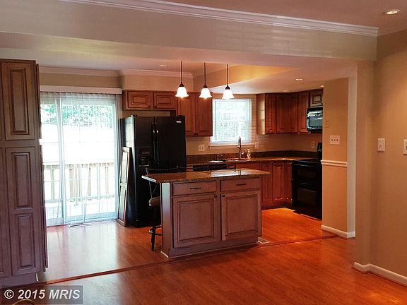 4th image of 5590 Newberry Ct