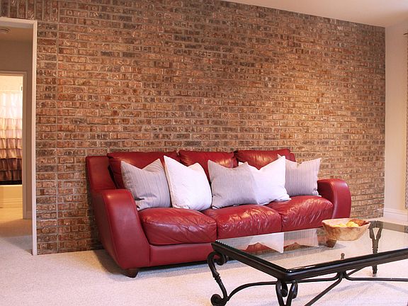 3rd image of 1 Bryant Cres APT 2D