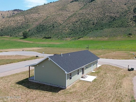 2nd image of 302 Honeybee Ln