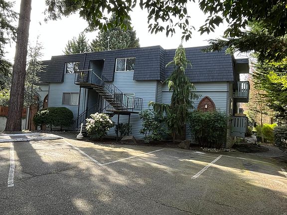 2nd image of 7217 NE 175th St Unit 105
