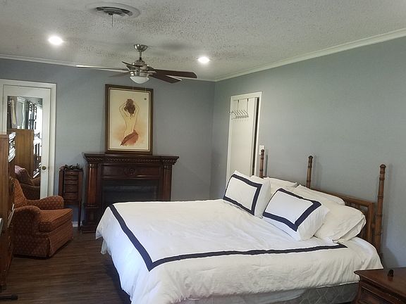 2nd image of 3828 Heywood Ave