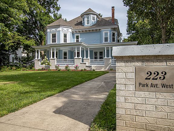 3rd image of 223 Park Ave W