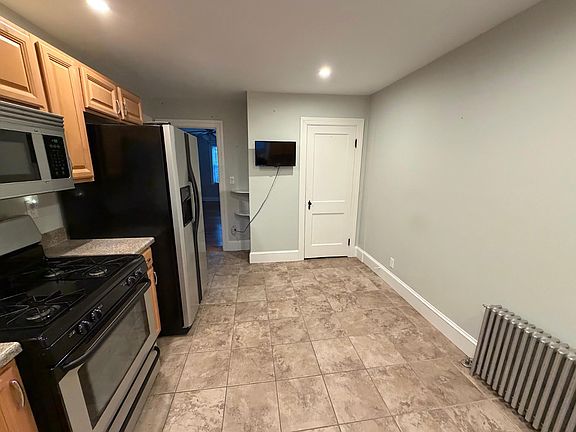 3rd image of 82 Cedar St #1