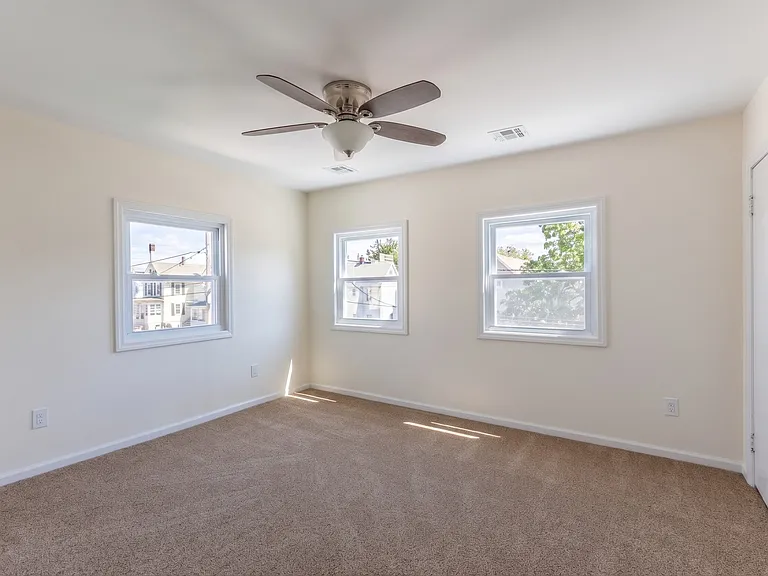 10 Lincoln St — Photo 24
