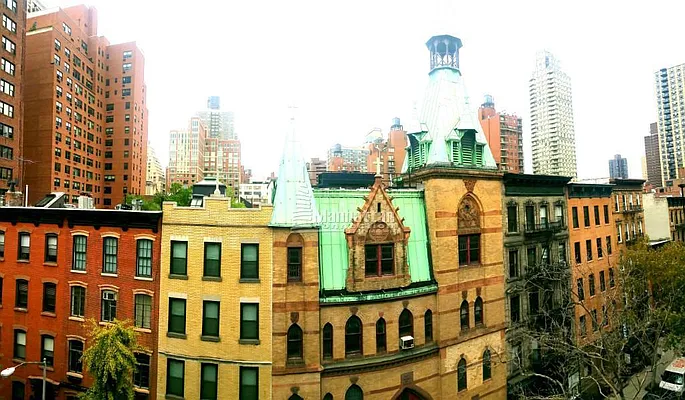 Rented by Manhattan Connection | media 16