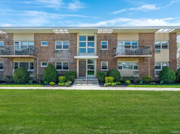 4 Rose Street #1-F1, Oceanside, NY 11572