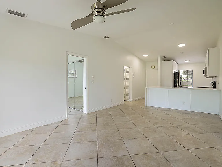 5241 Breadfruit Cir — Photo 11