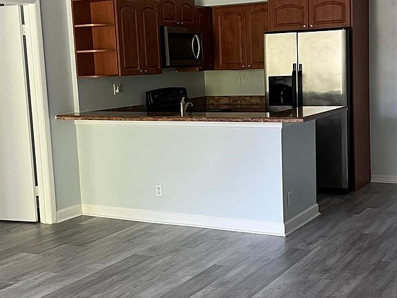 3rd image of 601 Lyons Road