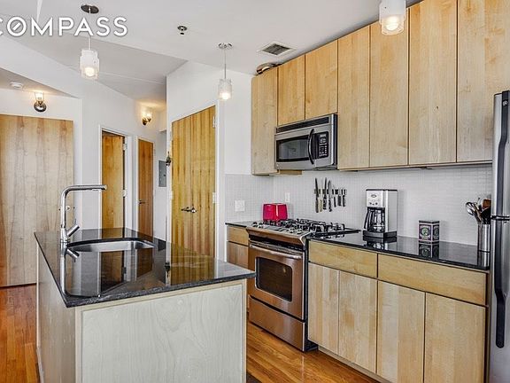 4th image of 892 Bergen St APT 6D