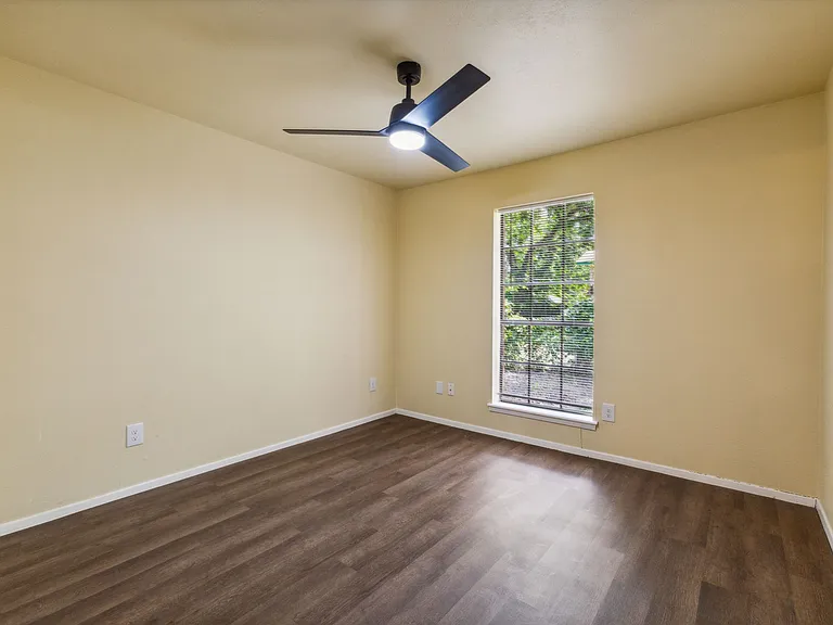 1821 Randolph Dr — Photo 6