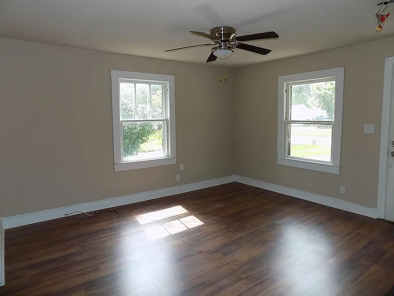 1701 W Thoman St — Photo 3