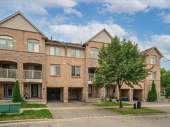 2nd image of 40 Clowes St