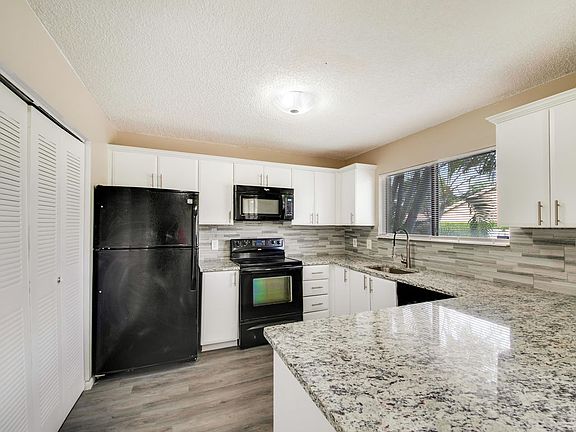2nd image of 9926 Watermill Cir APT C