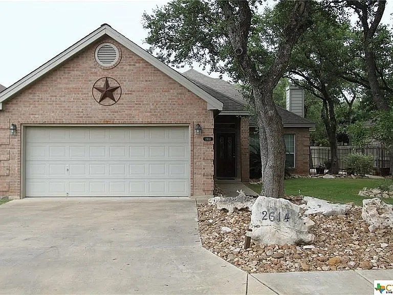 1st image of 2614 Fairwood Dr