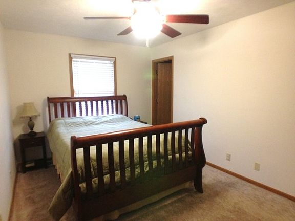 3rd image of 1815 Woodsglen Ct