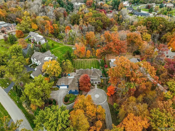 25030 Franklin Park Dr, Franklin, MI 48025