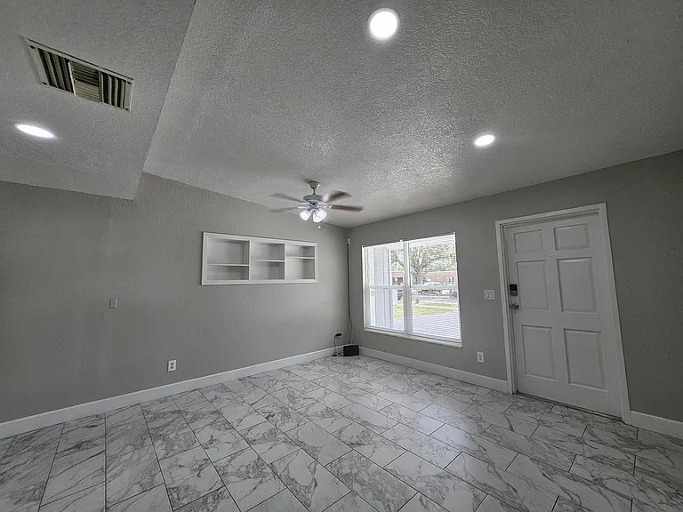 10117 N Ola Ave — Photo 9