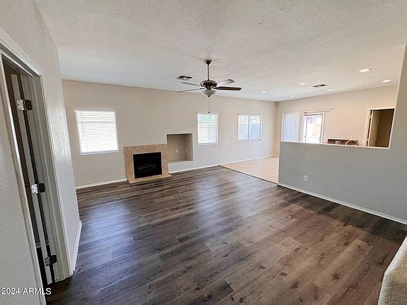 3rd image of 1110 E SILVERSMITH Trail