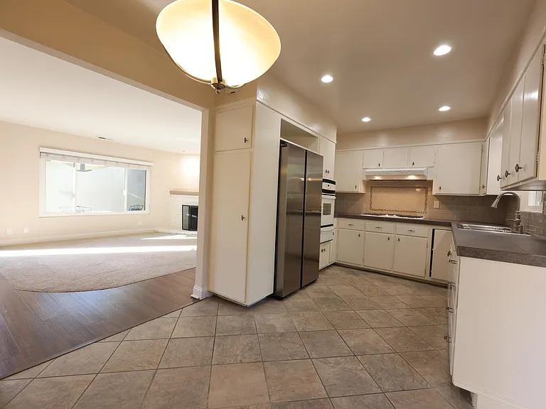 334 Consuelo Dr #B — Photo 8