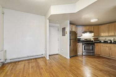 4th image of 553 Undercliff Ave #19