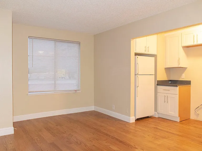 2297 Sutter St — Photo 4