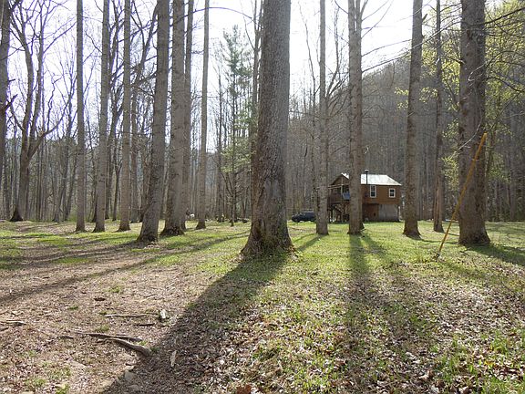 5th image of 492 Riverbank Dr
