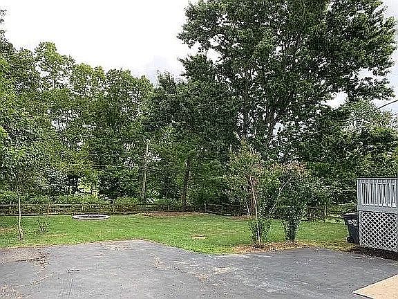 5th image of 303 E Tiverton Way