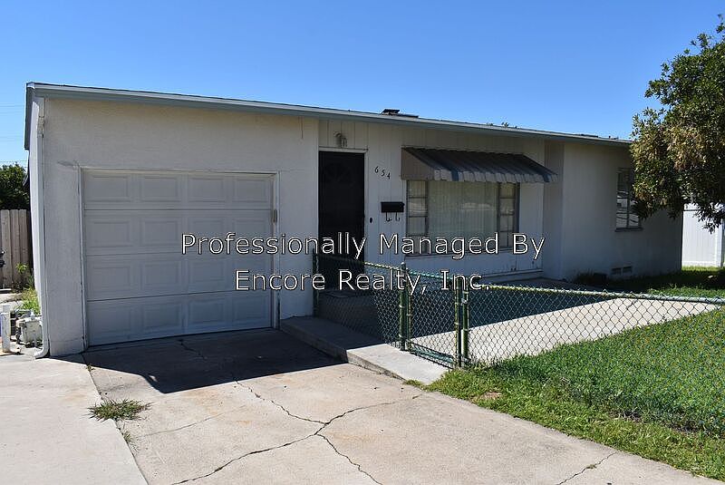 1st image of 654 Dennis Ave