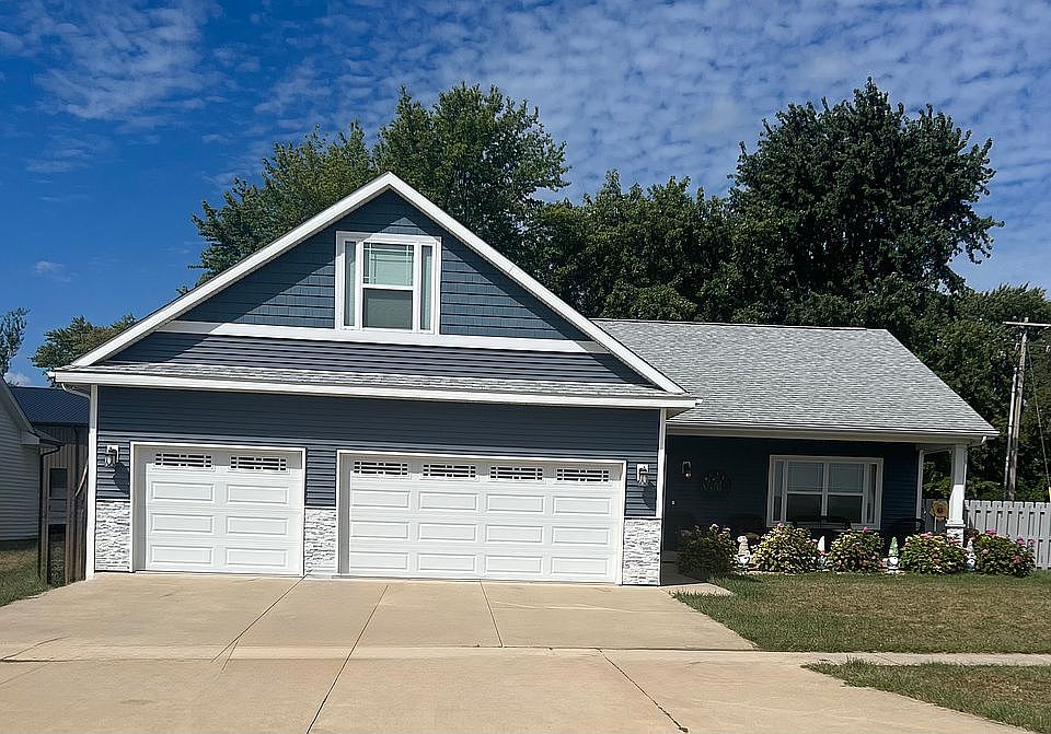 1st image of 2709 N Skyline Dr