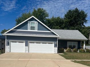 2709 N Skyline Dr, Urbana, IL 61802