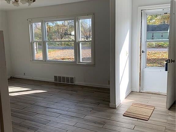 4th image of 7799 Dennis Dr