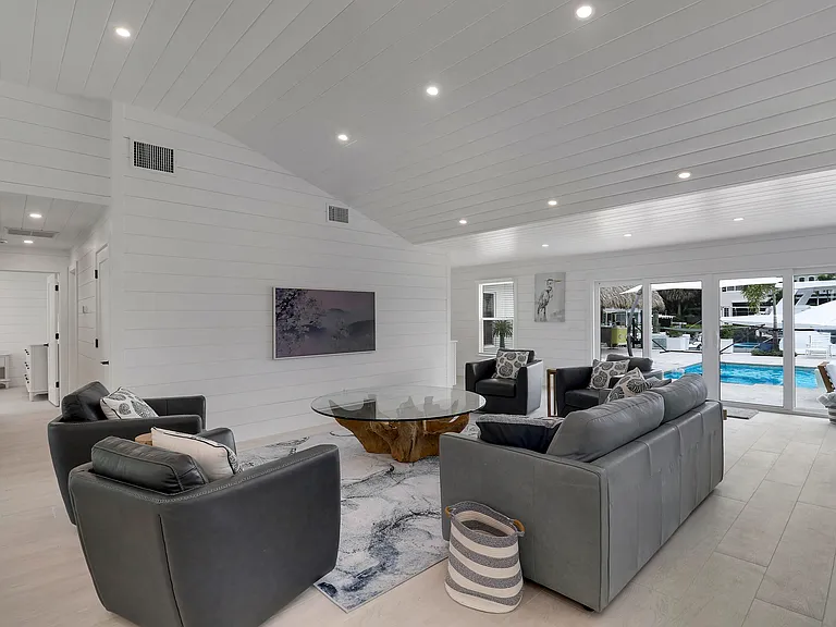 2443 E Edgewater Dr — Photo 16