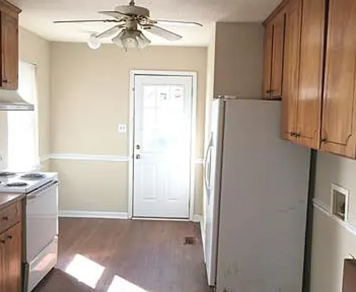 1193 Cardinal Dr — Photo 4