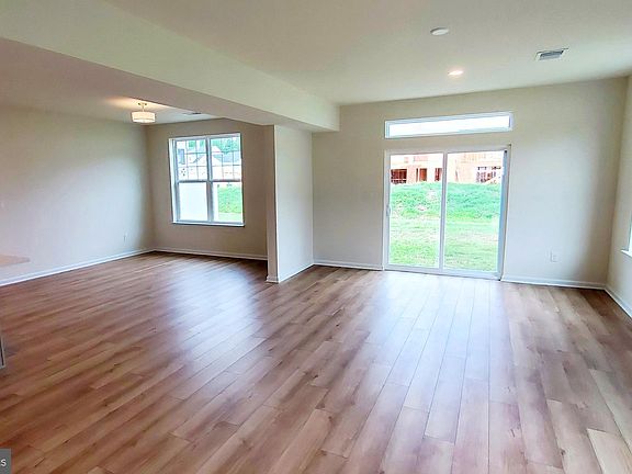 4th image of 33883 Seaham Pl Lot 83