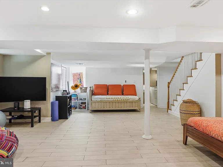 3221 Coquelin Ter — Photo 31