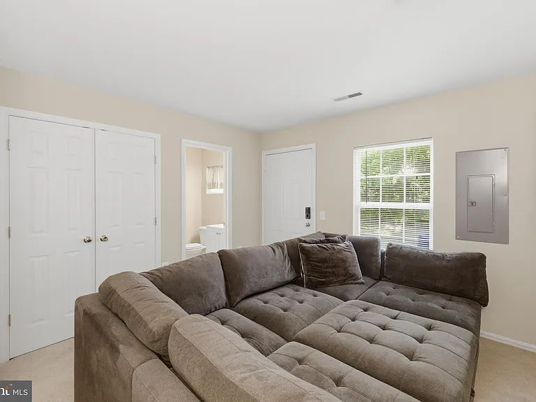 23098 Fontwell Sq — Photo 5