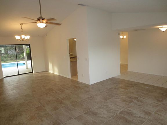 4th image of 1692 SE Floresta Drive