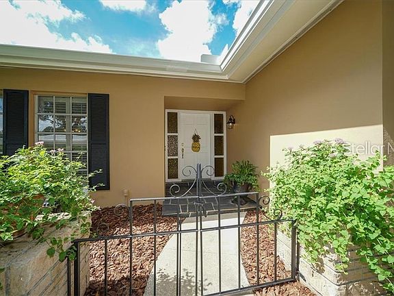 2nd image of 1709 Emerald Dr