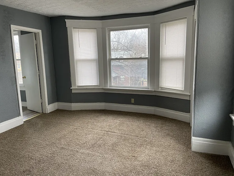 84 Rhodes Ave #4 — Photo 5
