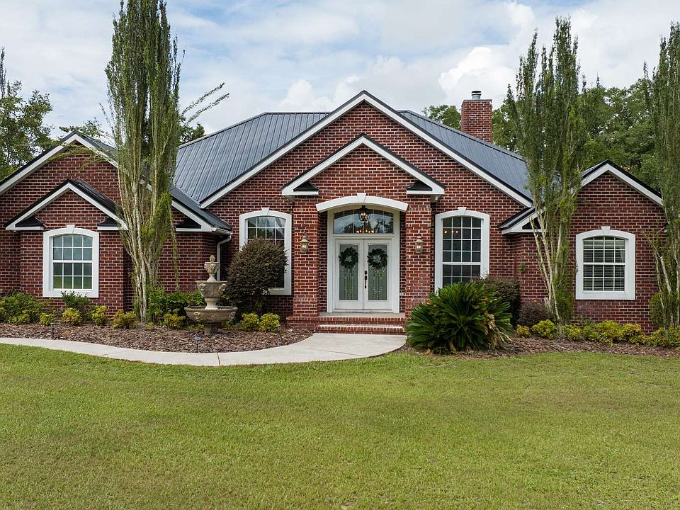 1st image of 130 SW Country Ct