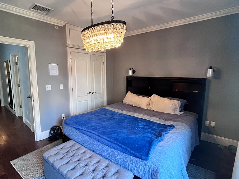 584 E 8th St #3 — Photo 7